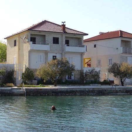 Apartments Babin Vinišće Extérieur photo